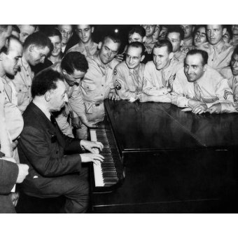 Tableaux Photos - Tableau -Pianiste Arthur Rubinstein, États-Unis, vers 1945- - BRIDGEMAN IMAGES