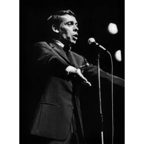 Tableau -Jacques Brel sur scène à l'Olympia de Paris le 7 octobre 1966