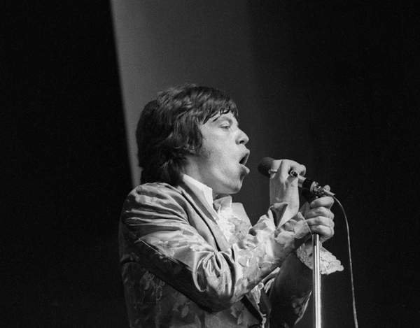 tableaux-photos - Tableau -Le chanteur britannique des Rolling Stones Mick Jagger sur scène à l'Olympia de Paris le 12 avril 1967 - BRIDGEMAN IMAGES