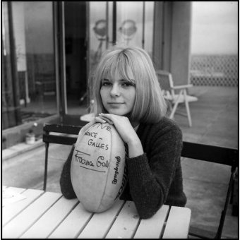 Tableaux Photos - France Gall chez elle, Paris, 1966 - BRIDGEMAN IMAGES