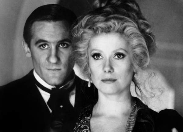 tableaux-photos - Le Dernier Metro directed by Francois Truffaut 1980 - BRIDGEMAN IMAGES