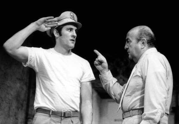tableaux-photos - Gérard Depardieu et Bernard Blier dans Play "Galapagos", Paris, 25 septembre 1971 - BRIDGEMAN IMAGES