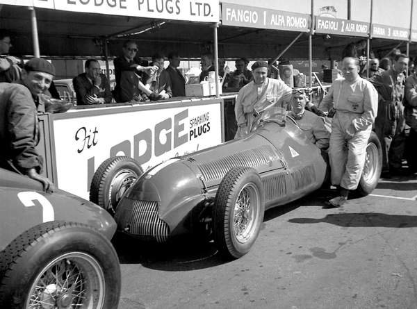 tableaux-photos - Giuseppe Farina, Juan Manuel Fangio et Reg Parnell, 1950 - BRIDGEMAN IMAGES