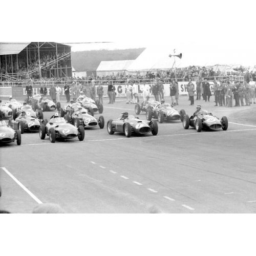 Juan Manuel Fangio dans une BRM et Mike Hawthorn dans une Lancia-Ferrari au départ, 1956