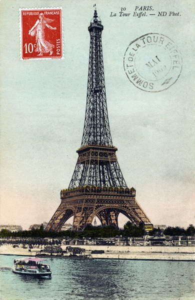 tableaux-photos - La Tour Eiffel à côté de la Seine à Paris. Timbre avec le cachet de la poste de 1909 - BRIDGEMAN IMAGES