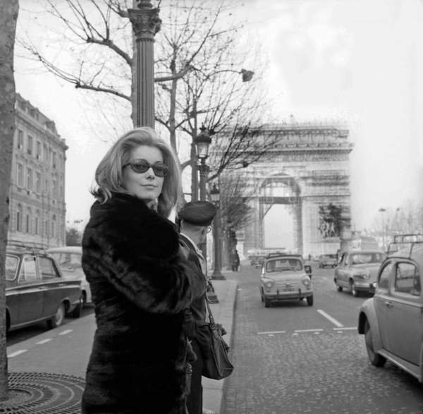 tableaux-photos - Catherine Deneuve, Première du film Répulsion - BRIDGEMAN IMAGES