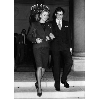  - Catherine Deneuve avec Yves Saint Laurent, 1984 - BRIDGEMAN IMAGES