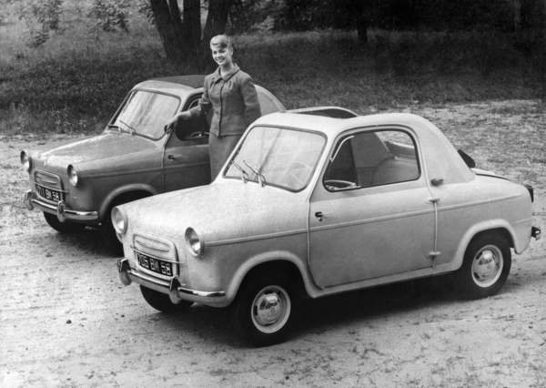 tableaux-photos - La voiture Vespa 400 12 octobre 1957 - BRIDGEMAN IMAGES