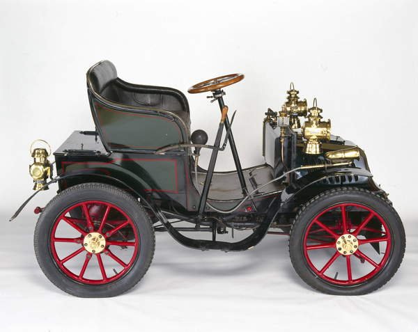 tableaux-photos - Peugeot 'Bébé' 5 hp motor car, 1901 - BRIDGEMAN IMAGES