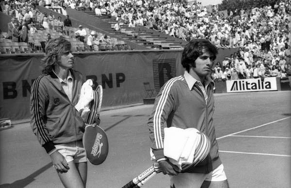 tableaux-photos - Bjorn Borg et Harold Solomon en demi-finale de l'Open de Roland-Garros, 1974 - BRIDGEMAN IMAGES