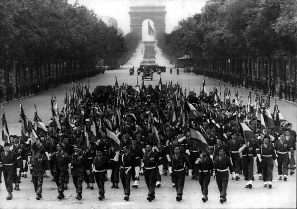 tableaux-photos - Champs Elysées 1956 - BRIDGEMAN IMAGES