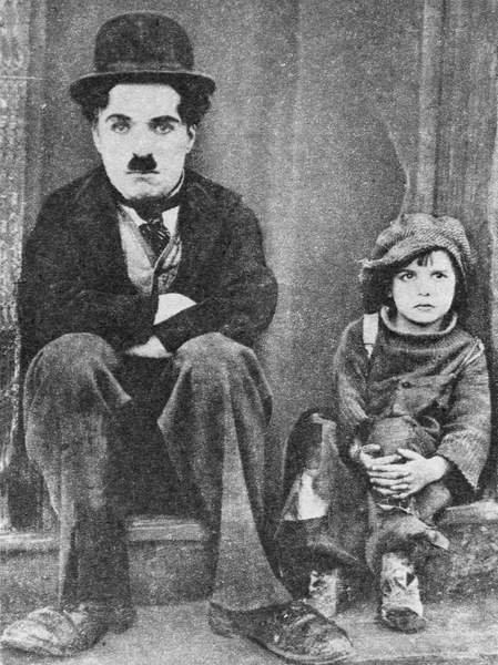 tableaux-photos - Charlie Chaplin et Jackie Coogan dans The Kid - BRIDGEMAN IMAGES