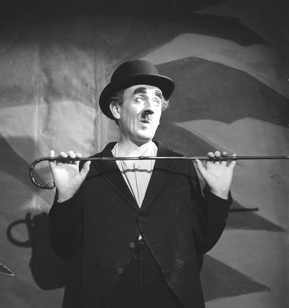 tableaux-photos - Sosie de Charlie Chaplin, Suède, 1946 - BRIDGEMAN IMAGES