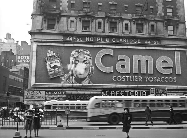 tableaux-photos - Publicité sur Times Square, New York, février 1943 - BRIDGEMAN IMAGES