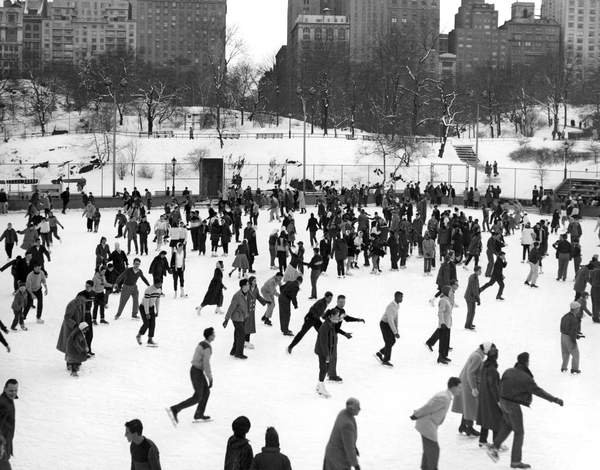 tableaux-photos - Patinage sur glace à Central Park, New York, 1952 - BRIDGEMAN IMAGES