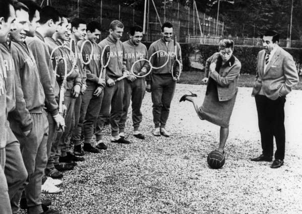 tableaux-photos - l'équipe de France de football 13 décembre 1961 - BRIDGEMAN IMAGES
