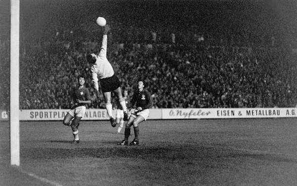 tableaux-photos - Suisse Soccer Che Fra, 1960 - BRIDGEMAN IMAGES