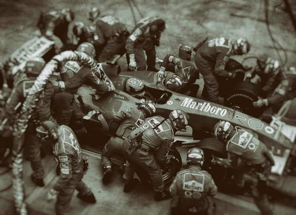 tableaux-photos - Michael Schumacher Pit Stop, 2004 - BRIDGEMAN IMAGES