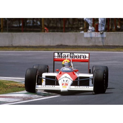 Ayrton Senna au volant d'une McLaren MP4/4, 1988