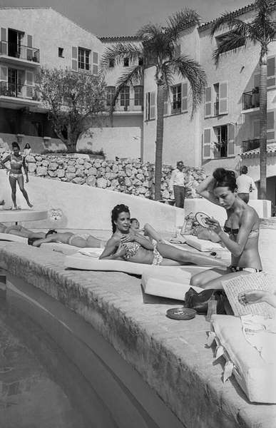 tableaux-photos - Ouverture du Famous Luxury Hotel Byblos à Saint Tropez en 1967 - BRIDGEMAN IMAGES