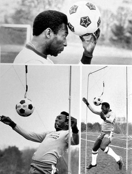 tableaux-photos - Formation du footballeur brésilien Pele C. 1967 - BRIDGEMAN IMAGES