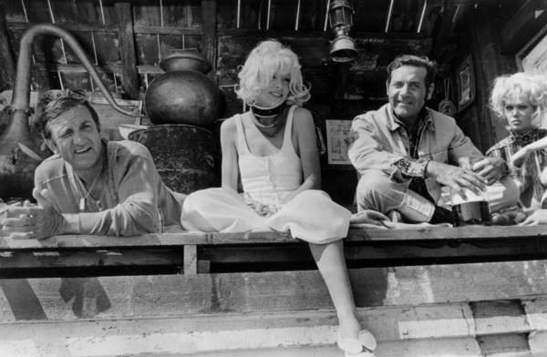 tableaux-photos - Lino Ventura, Mireille Darc et Jean Yanne - BRIDGEMAN IMAGES