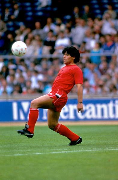 tableaux-photos - Footballeur argentin Diego Maradona en 1982 - BRIDGEMAN IMAGES