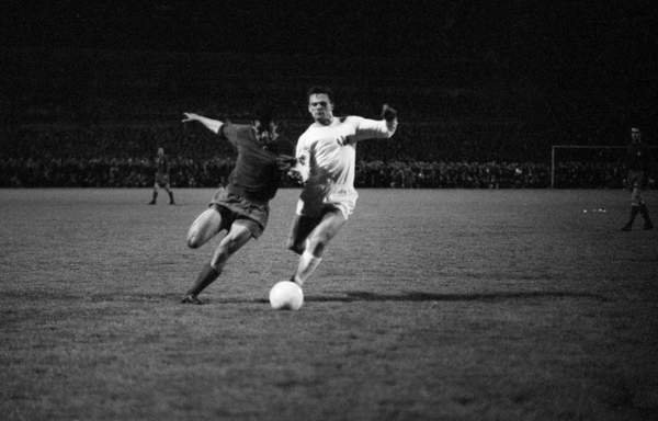 tableaux-photos - Coupe des champions de football en 1964 Fcz Real Madrid - BRIDGEMAN IMAGES