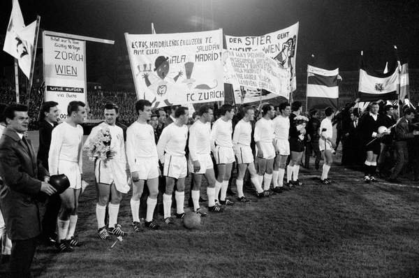 tableaux-photos - Coupe des champions de football en 1964 Fcz Real Madrid - BRIDGEMAN IMAGES